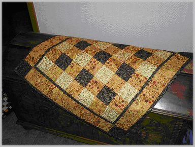 Mittel-Tischdecke in goldbraunen Farbt&ouml;nen