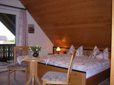 Doppelbett mit Sdbalkon