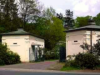 Eingang zum Schlo&szlig;gel&auml;nde