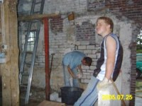 Richard h&auml;lt die Mauer fest