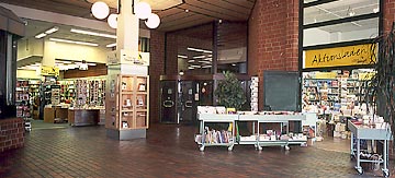 Foyer der Universit&auml;t