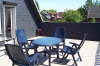 Terrasse_links mit Gartenmbeln und Grill